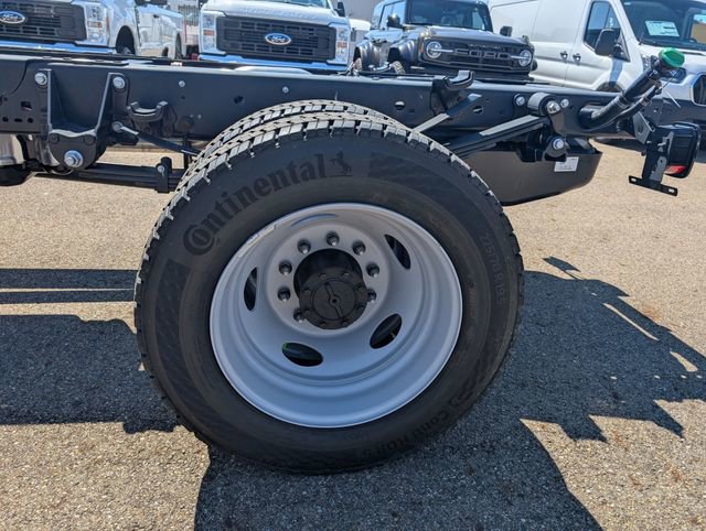 New 2026 Ford F550 4x4 Crew Cab image 25
