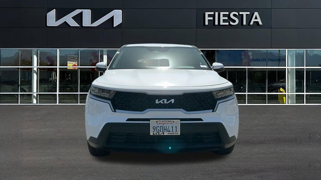 Certified 2023 Kia Sorento LX image 3
