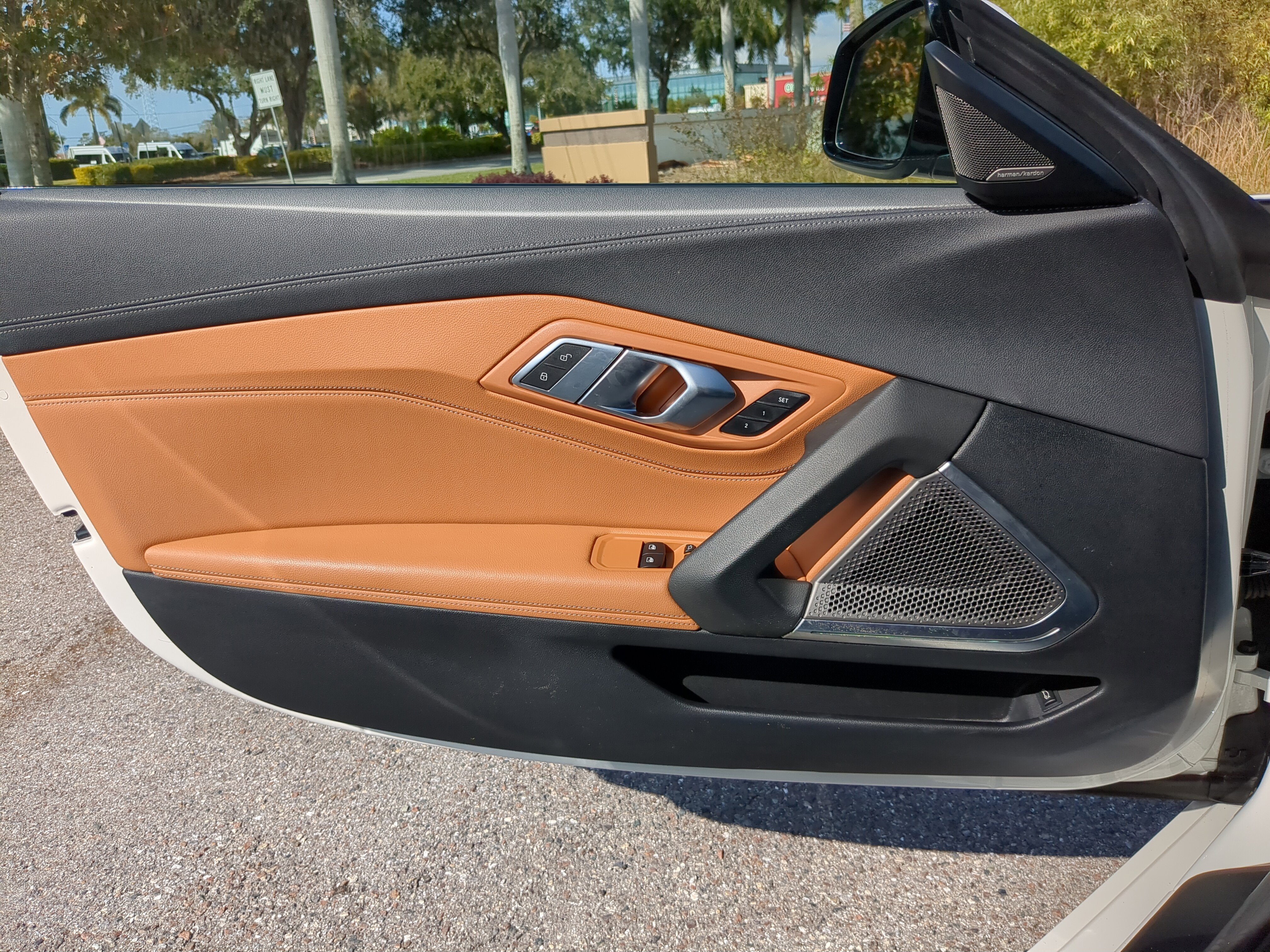 Used 2019 BMW Z4 sDrive30i w/ Executive Package image 17