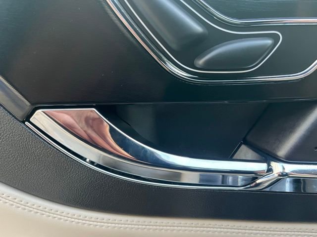 Used 2025 Lincoln Corsair Premiere image 10