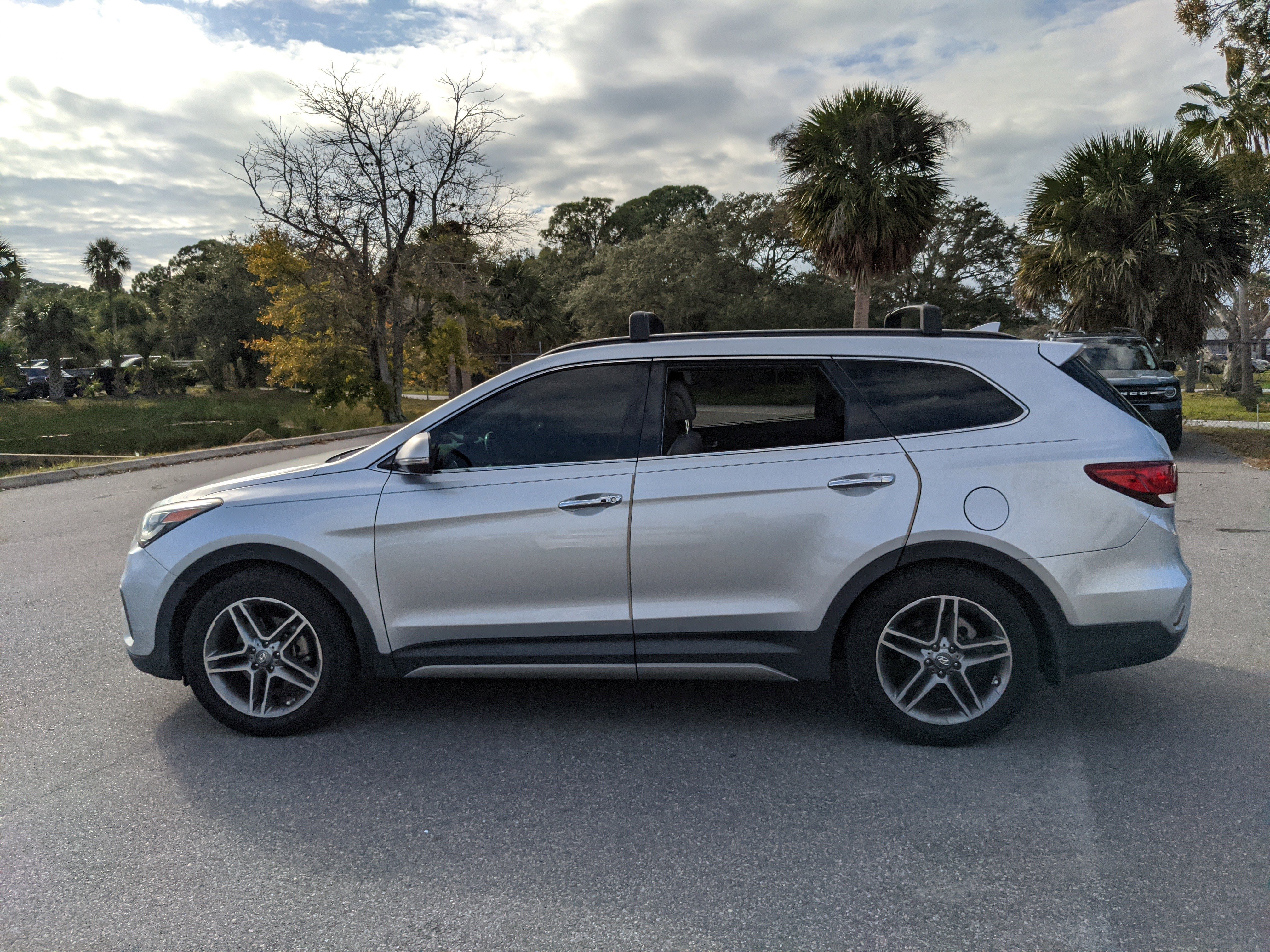 Used 2017 Hyundai Santa Fe Limited image 4