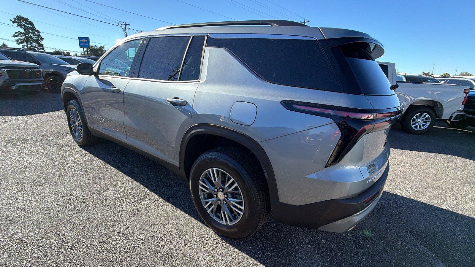 New 2027 Chevrolet Traverse LT FWD image 9
