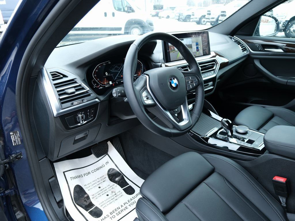 Used 2025 BMW X4 xDrive30i w/ Premium Package image 3