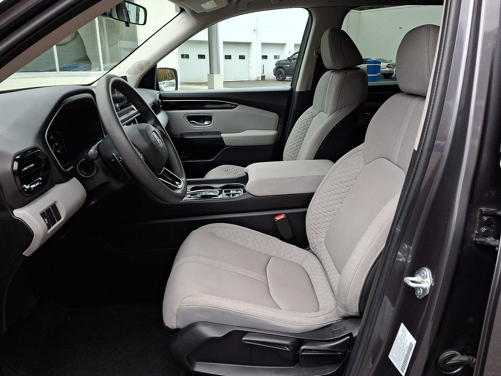 Used 2023 Honda Pilot LX image 8