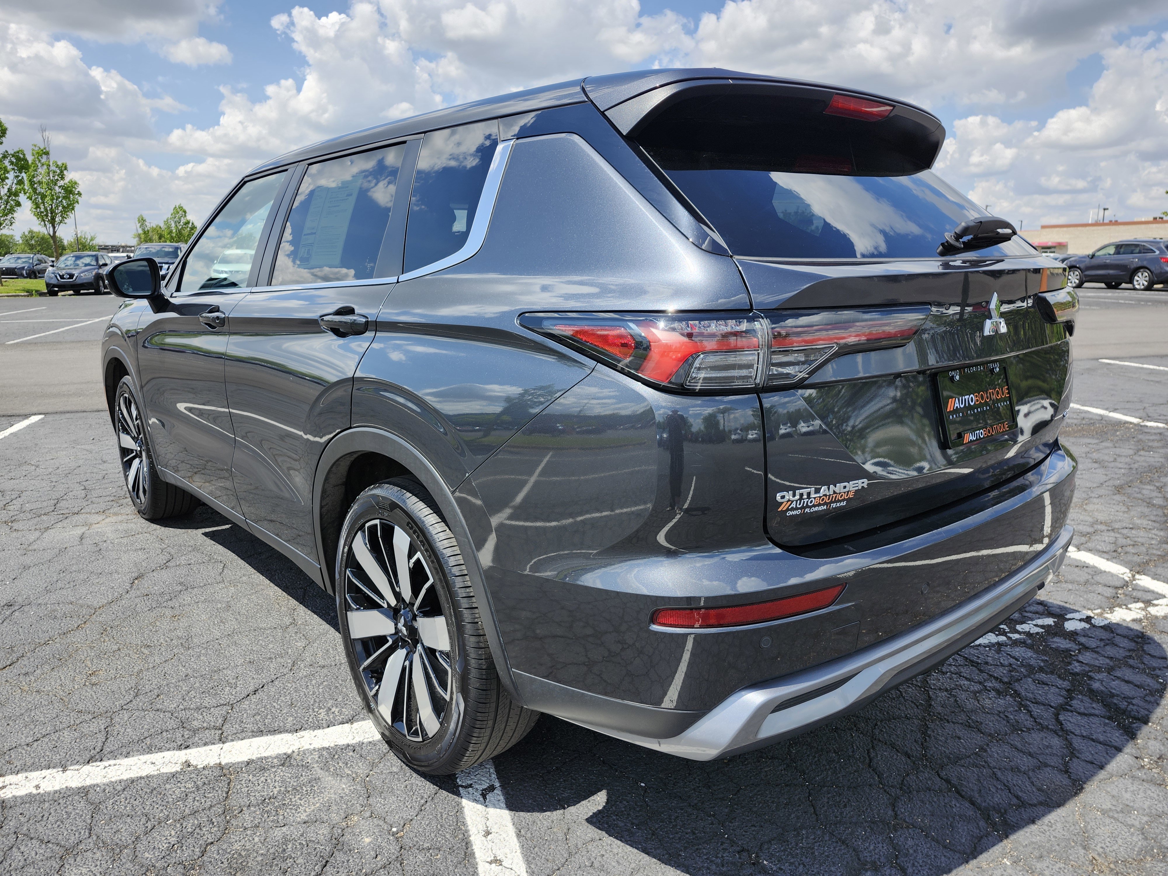 Used 2025 Mitsubishi Outlander SE AWD/4WD image 17