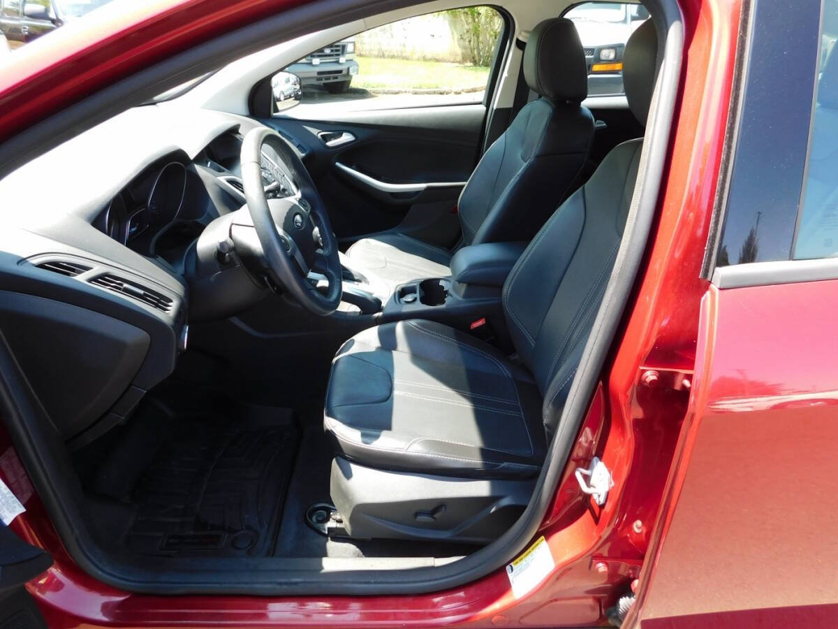 Used 2014 Ford Focus SE w/ Equipment Group 201A FWD image 6