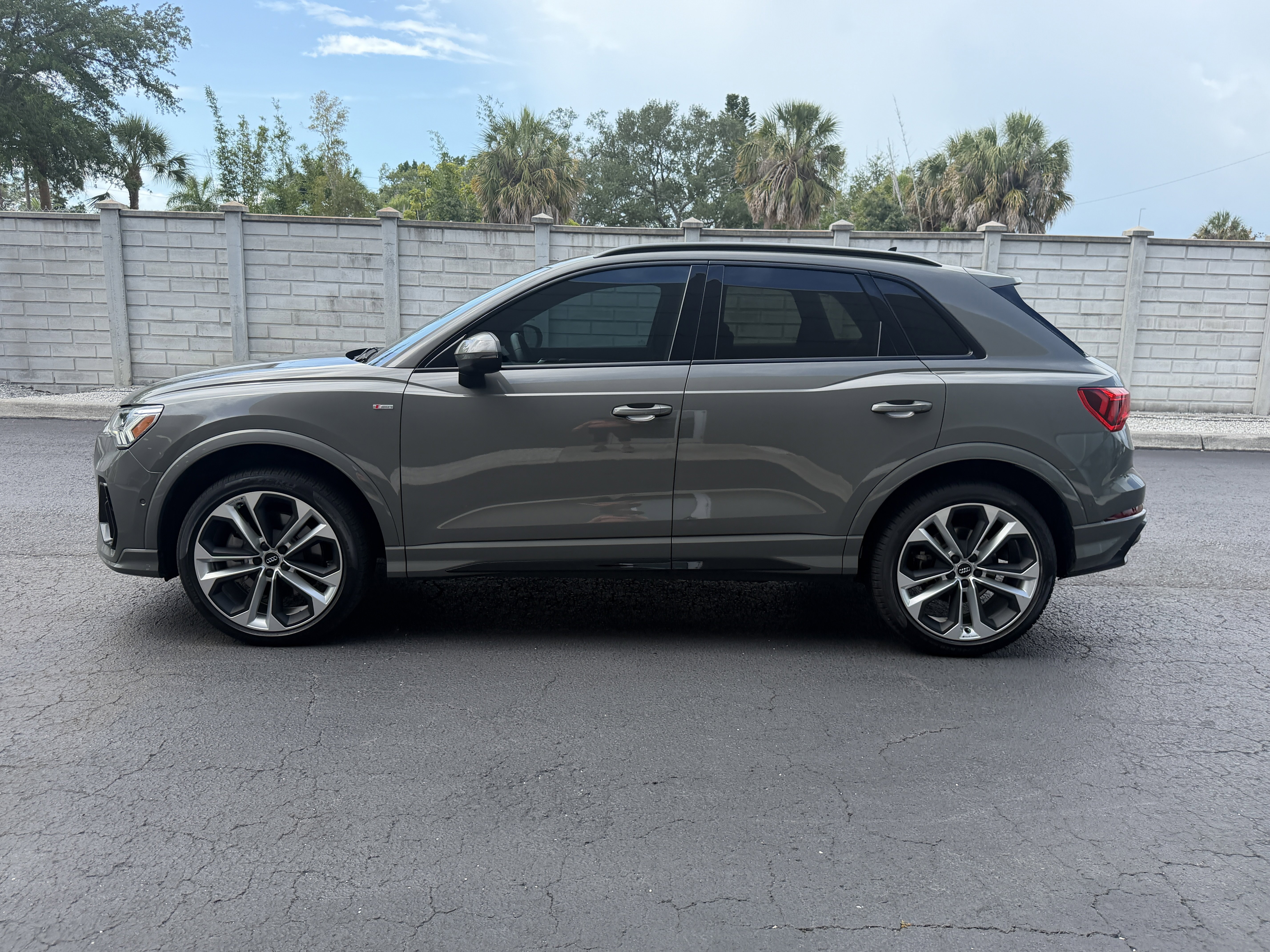 Used 2021 Audi Q3 2.0T Premium Plus w/ Premium Plus Package AWD/4WD image 2