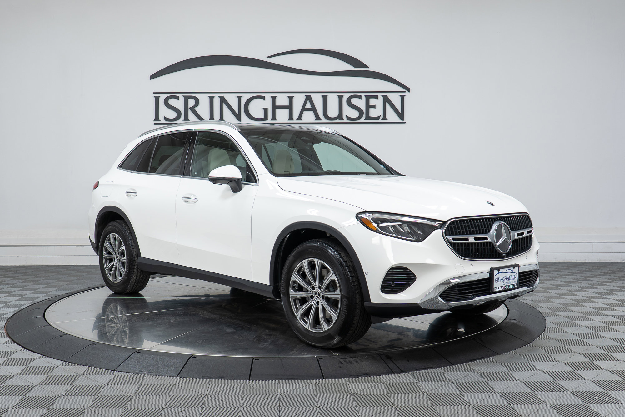 Used 2025 Mercedes-Benz GLC 300 4MATIC image 3