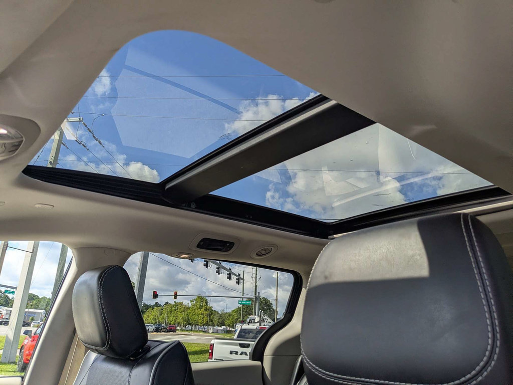 Certified 2023 Chrysler Pacifica Limited FWD image 23
