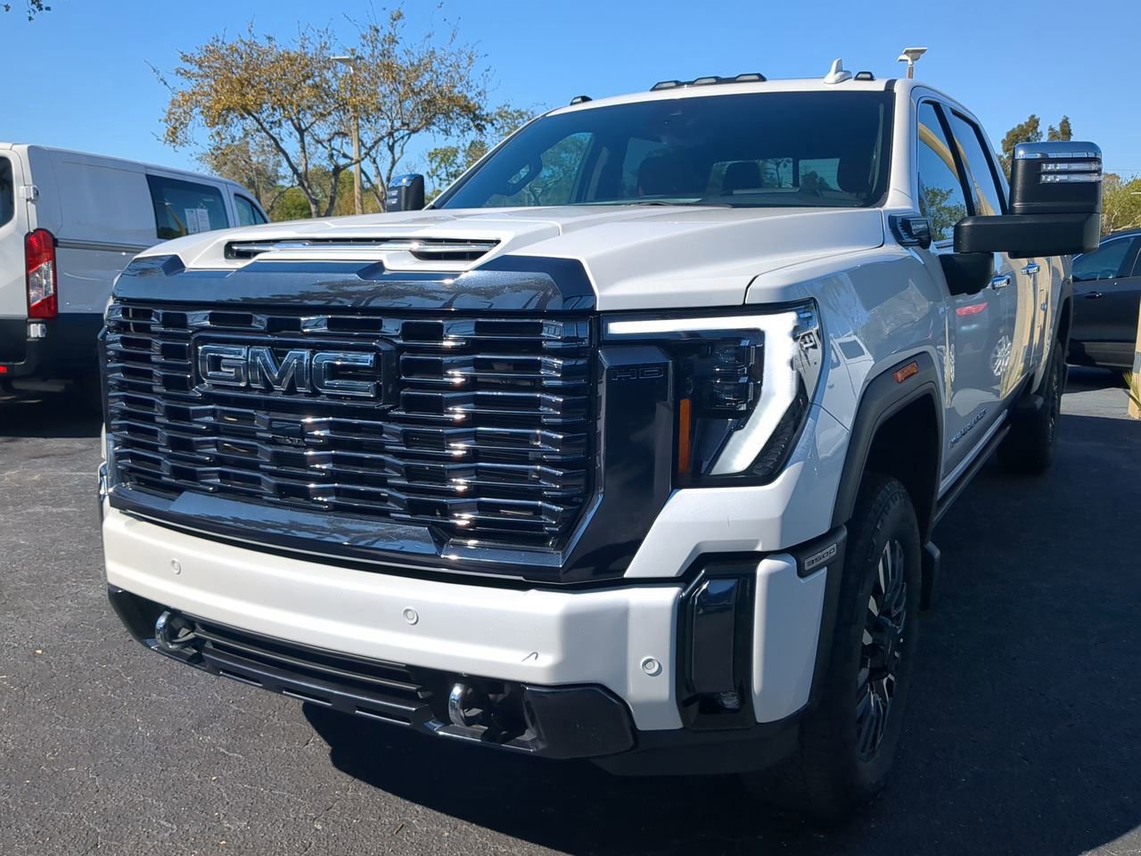 Used 2024 GMC Sierra 3500 Denali Ultimate AWD/4WD image 8