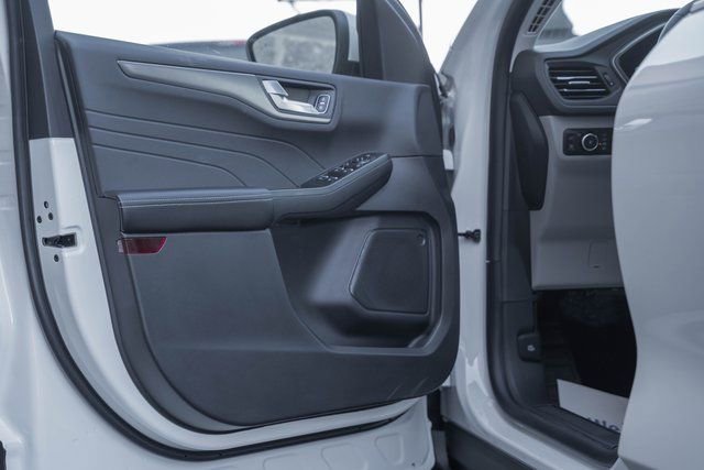 New 2026 Ford Escape SE w/ Class II Trailer Tow Package image 46