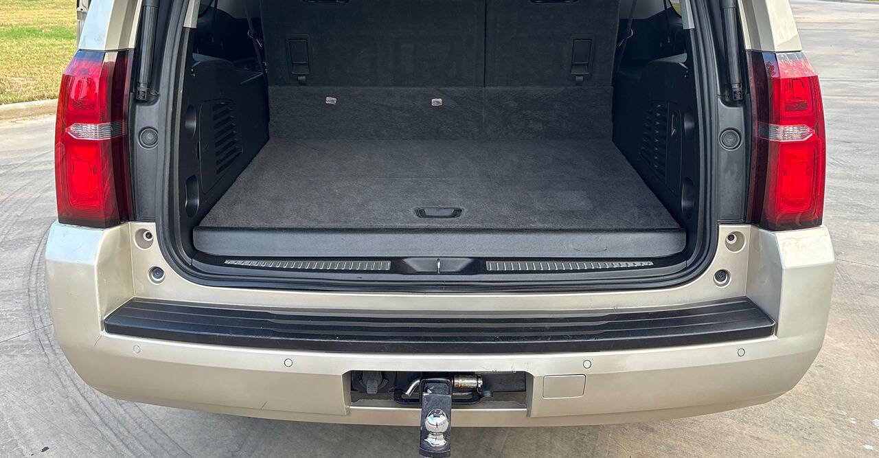 Used 2016 Chevrolet Suburban LT image 17