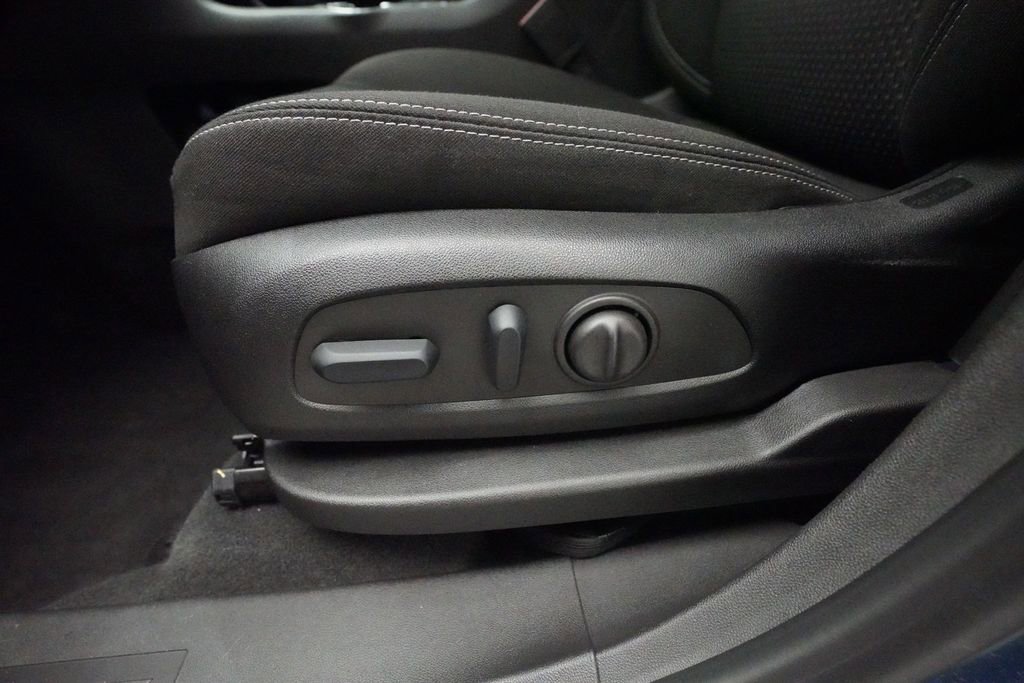 Used 2024 GMC Terrain SLE w/ Driver Convenience Package image 27