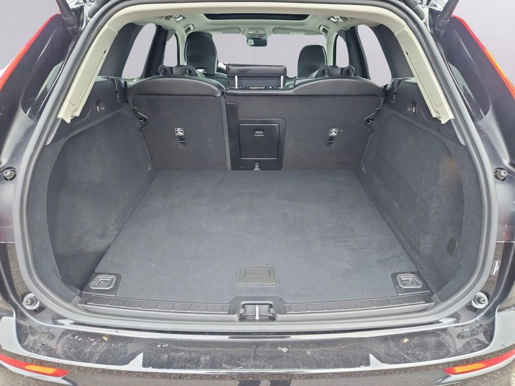 Used 2025 Volvo XC60 B5 Core image 36