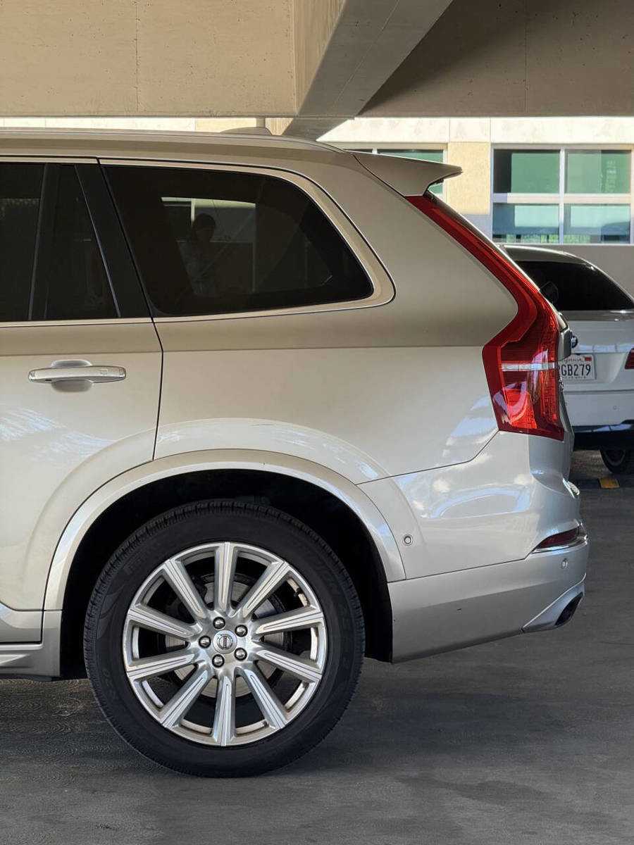 Used 2016 Volvo XC90 T6 Inscription w/ Vision Package AWD/4WD image 11