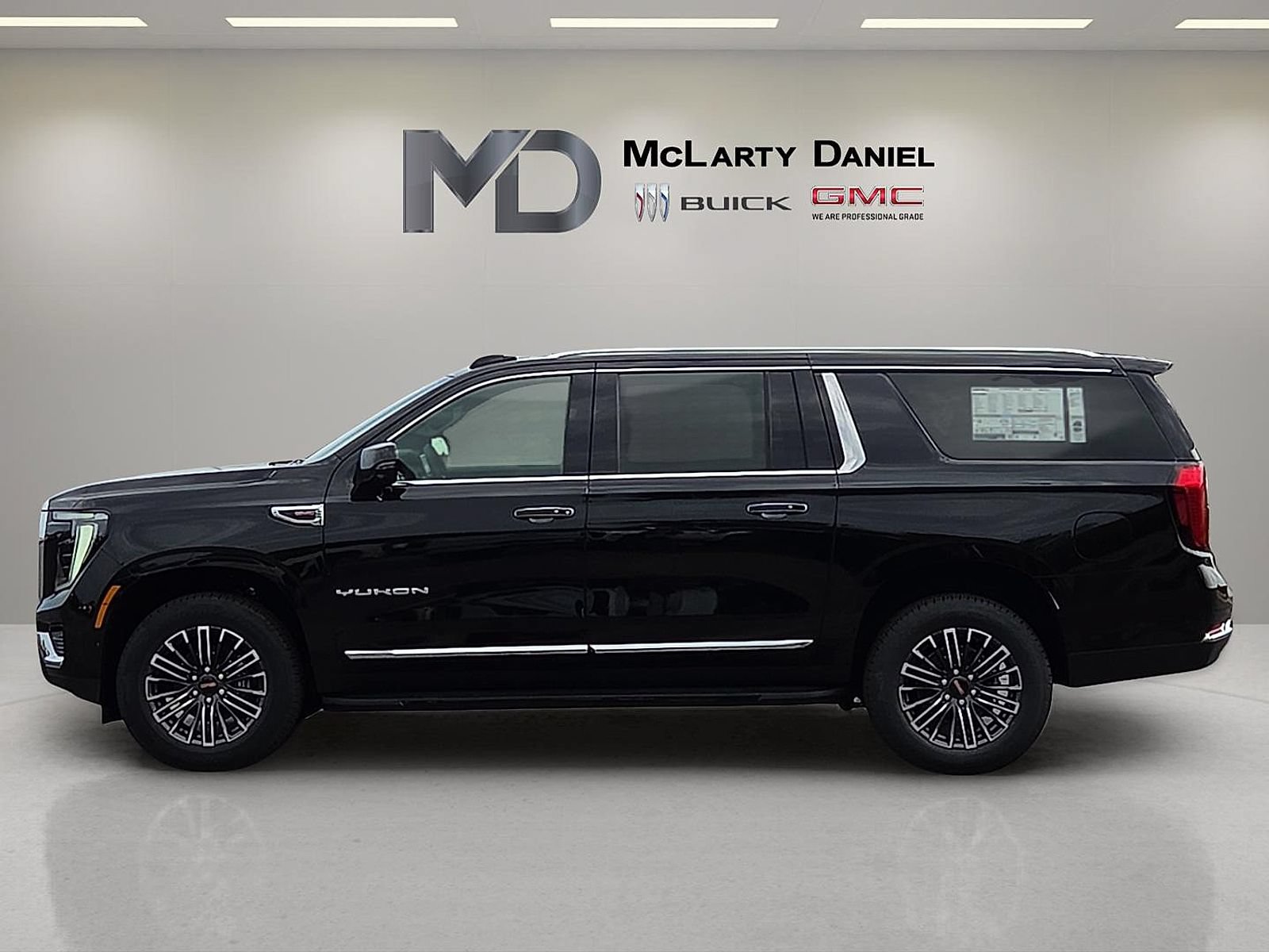 New 2026 GMC Yukon XL Elevation w/ LPO, Floor Liner Package AWD/4WD image 3