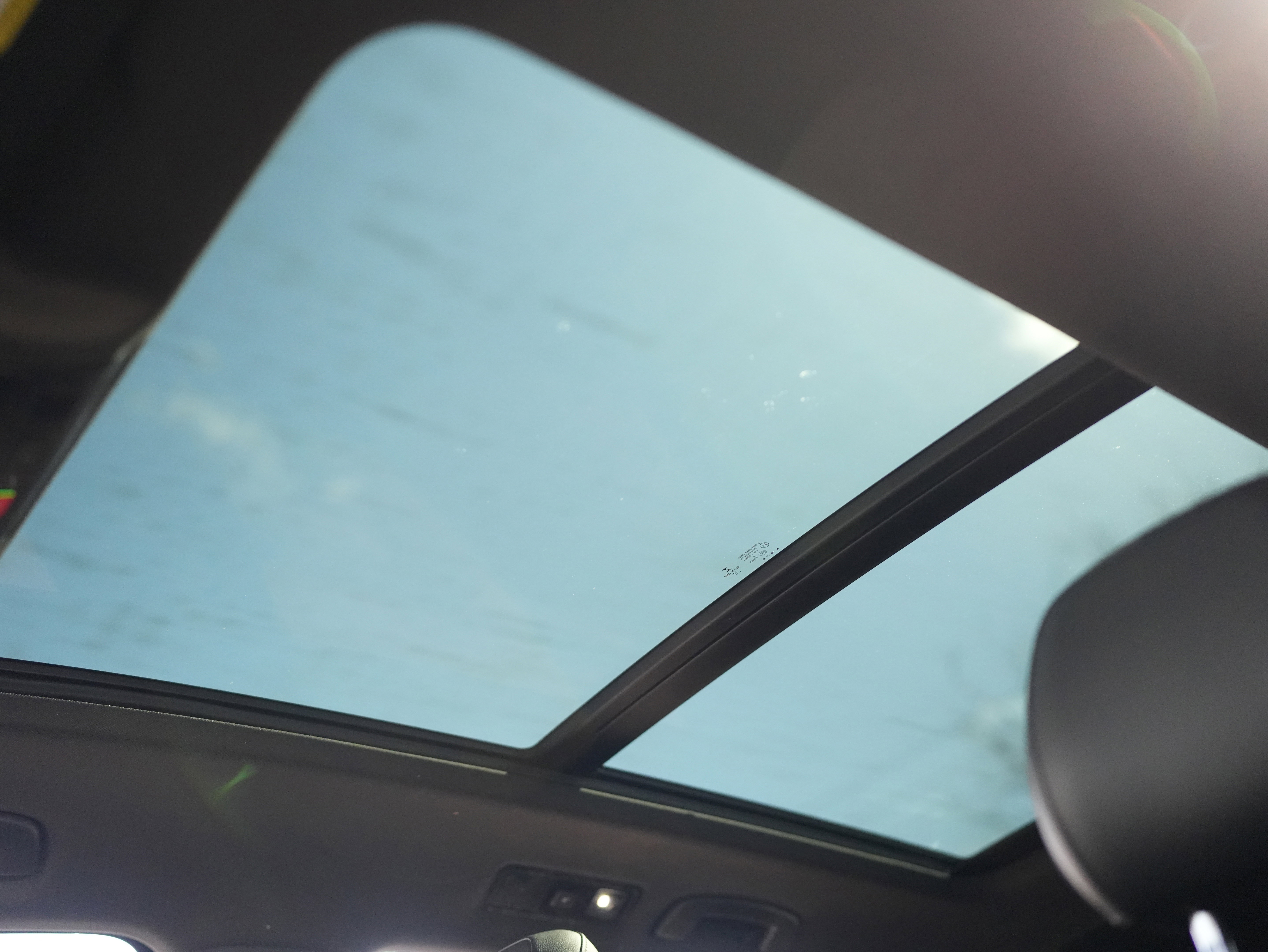 Certified 2021 Volkswagen Tiguan SE R-Line image 25