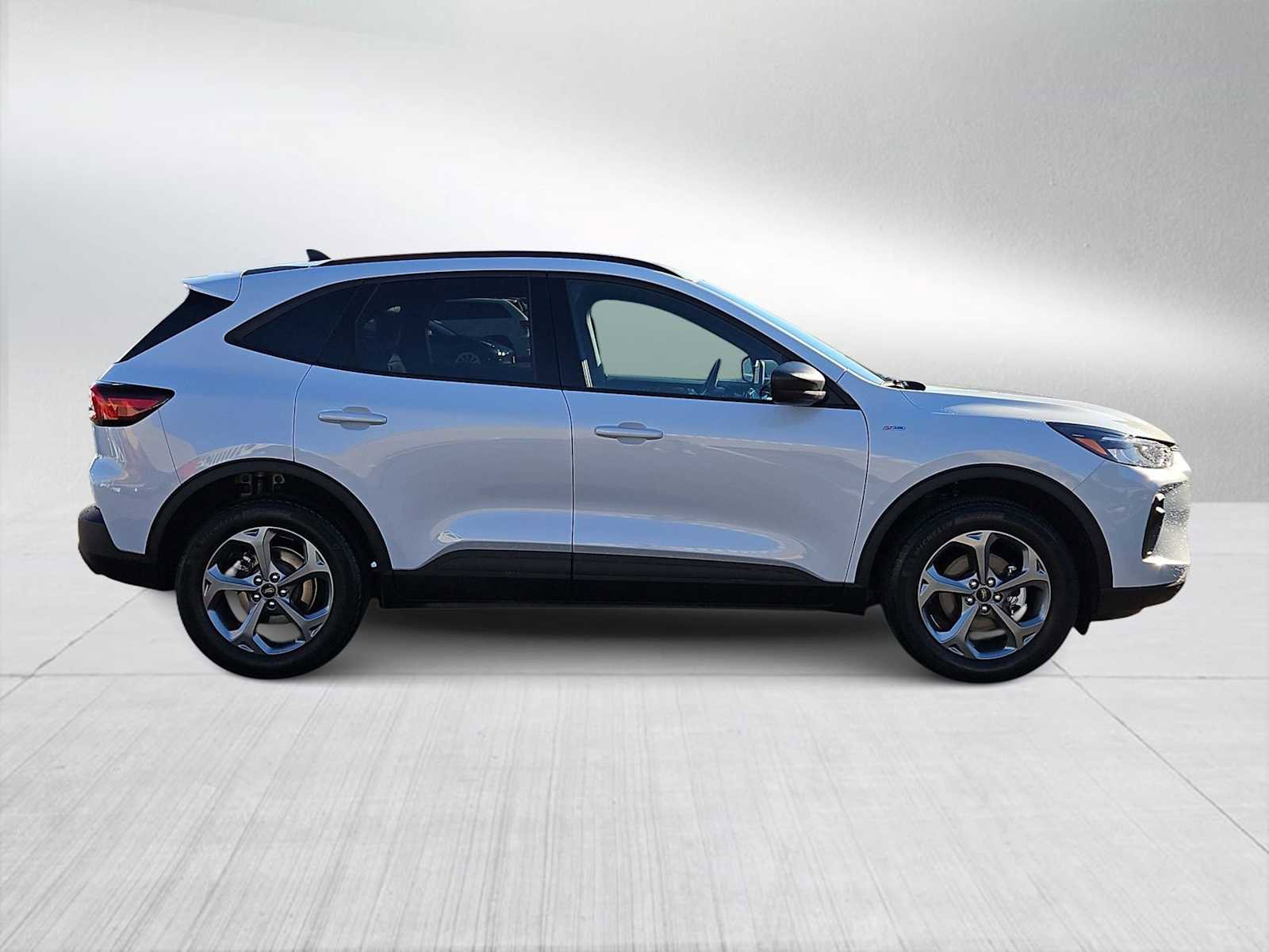 Used 2025 Ford Escape ST-Line image 9