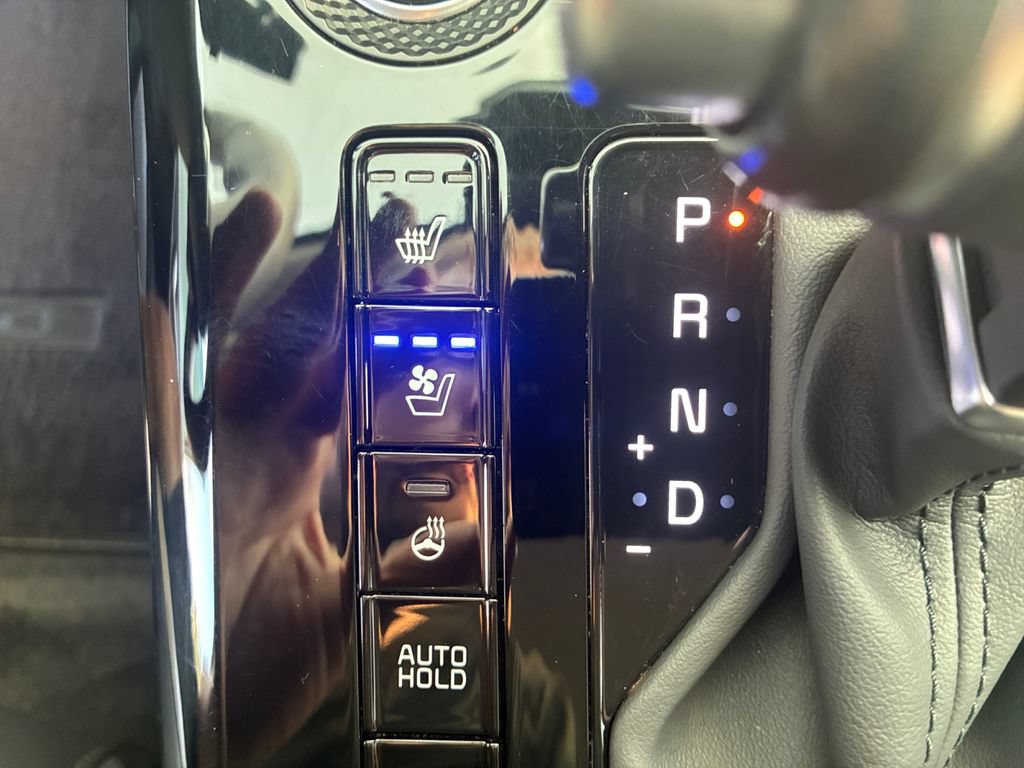 Used 2024 Kia Niro SX Touring FWD image 20