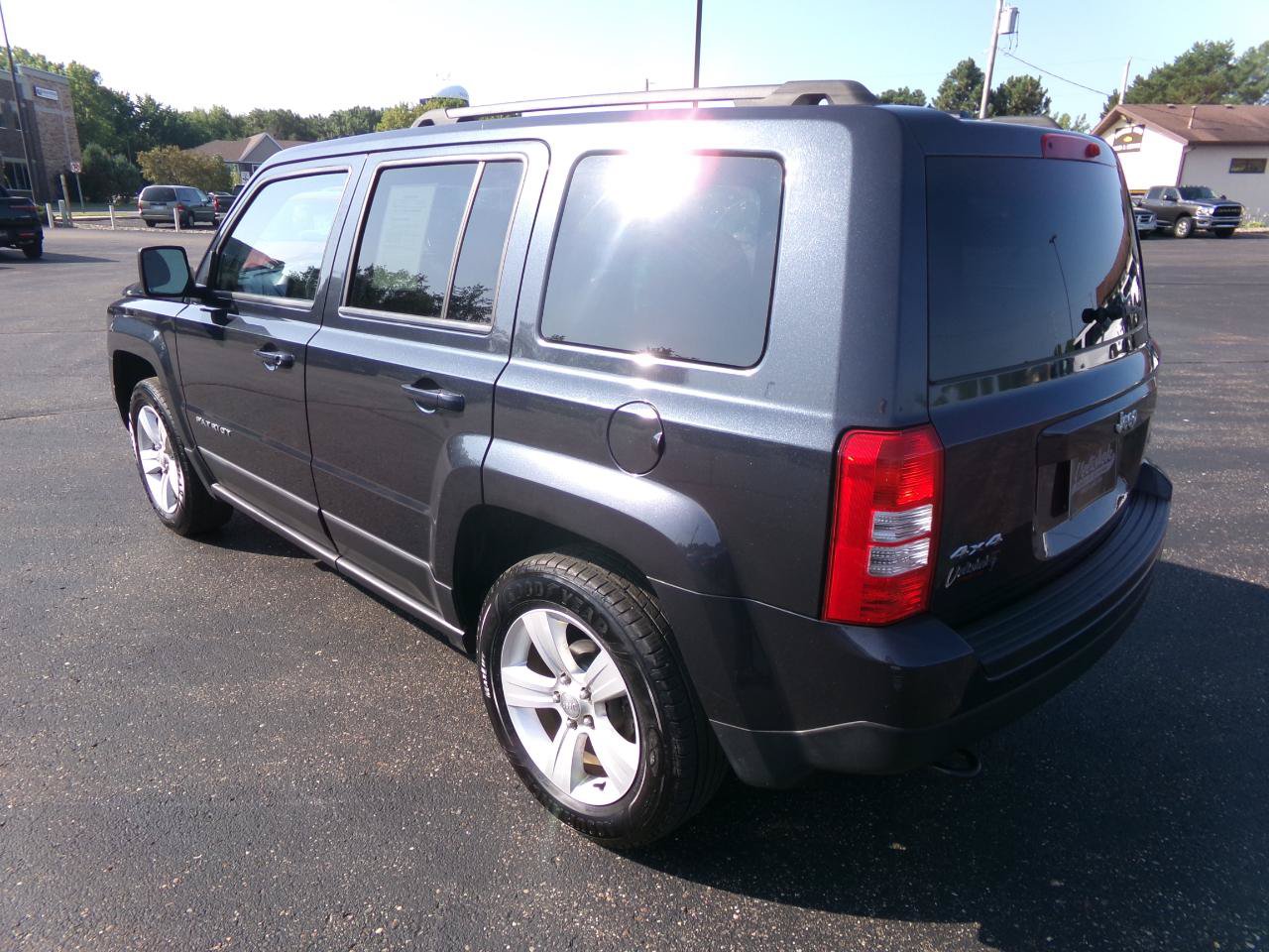 Used 2015 Jeep Patriot Latitude w/ All Weather Capability Group AWD/4WD image 7