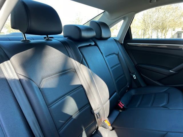 Used 2018 Volkswagen Passat 2.0T SE image 21