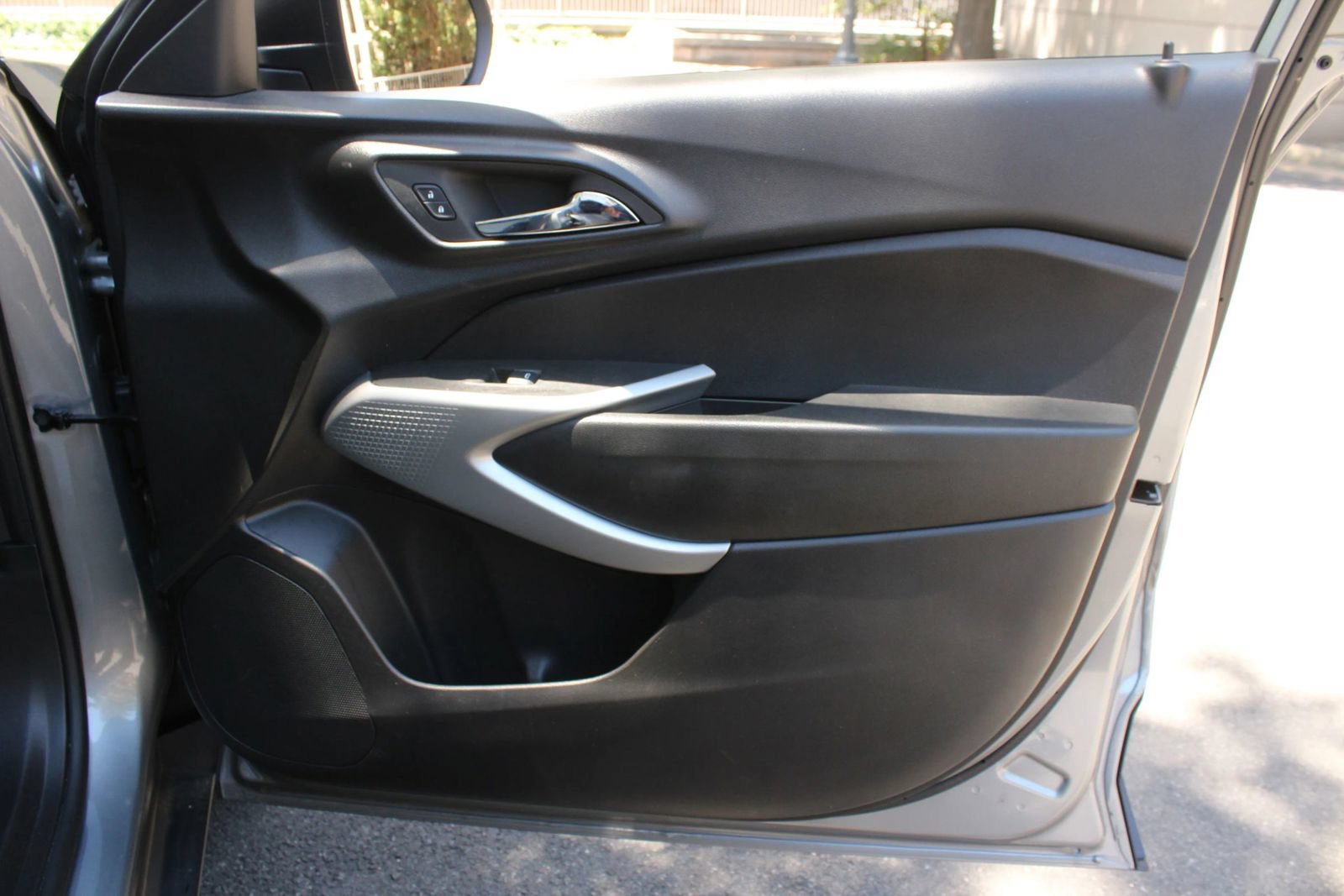 Used 2024 Chevrolet Trax LS w/ Driver Confidence Package FWD image 28