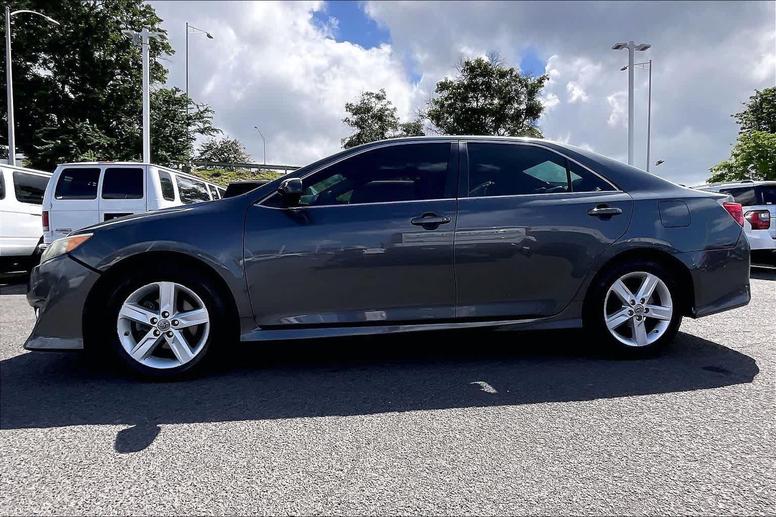 Used 2012 Toyota Camry SE FWD image 3