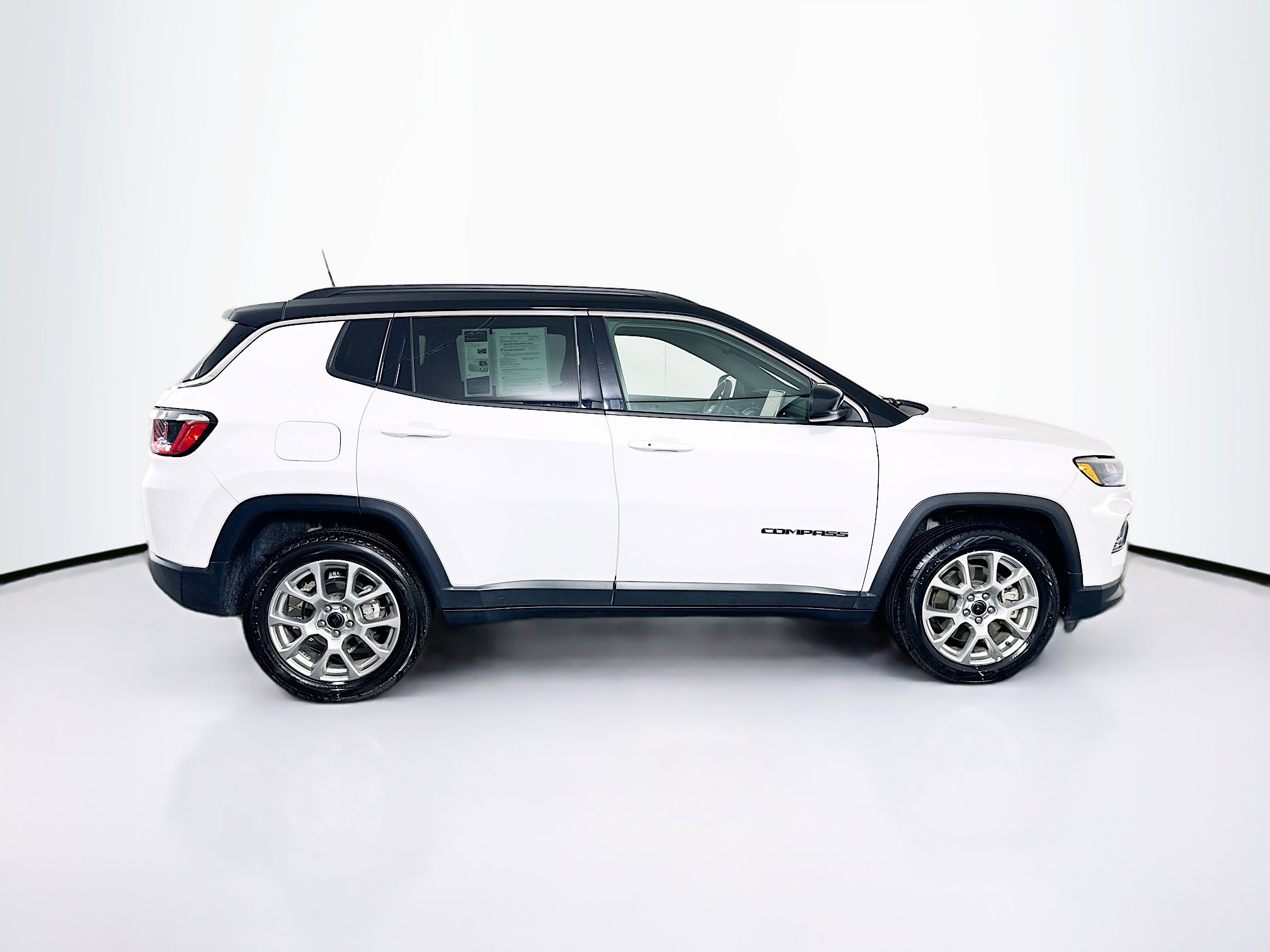 Used 2025 Jeep Compass Limited image 10