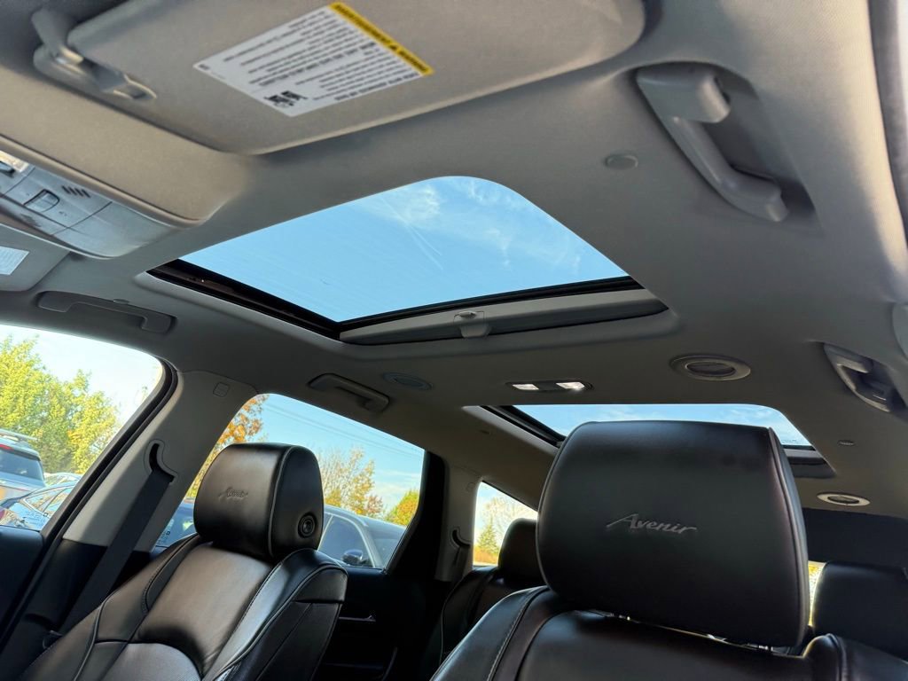 Used 2019 Buick Enclave Avenir image 16