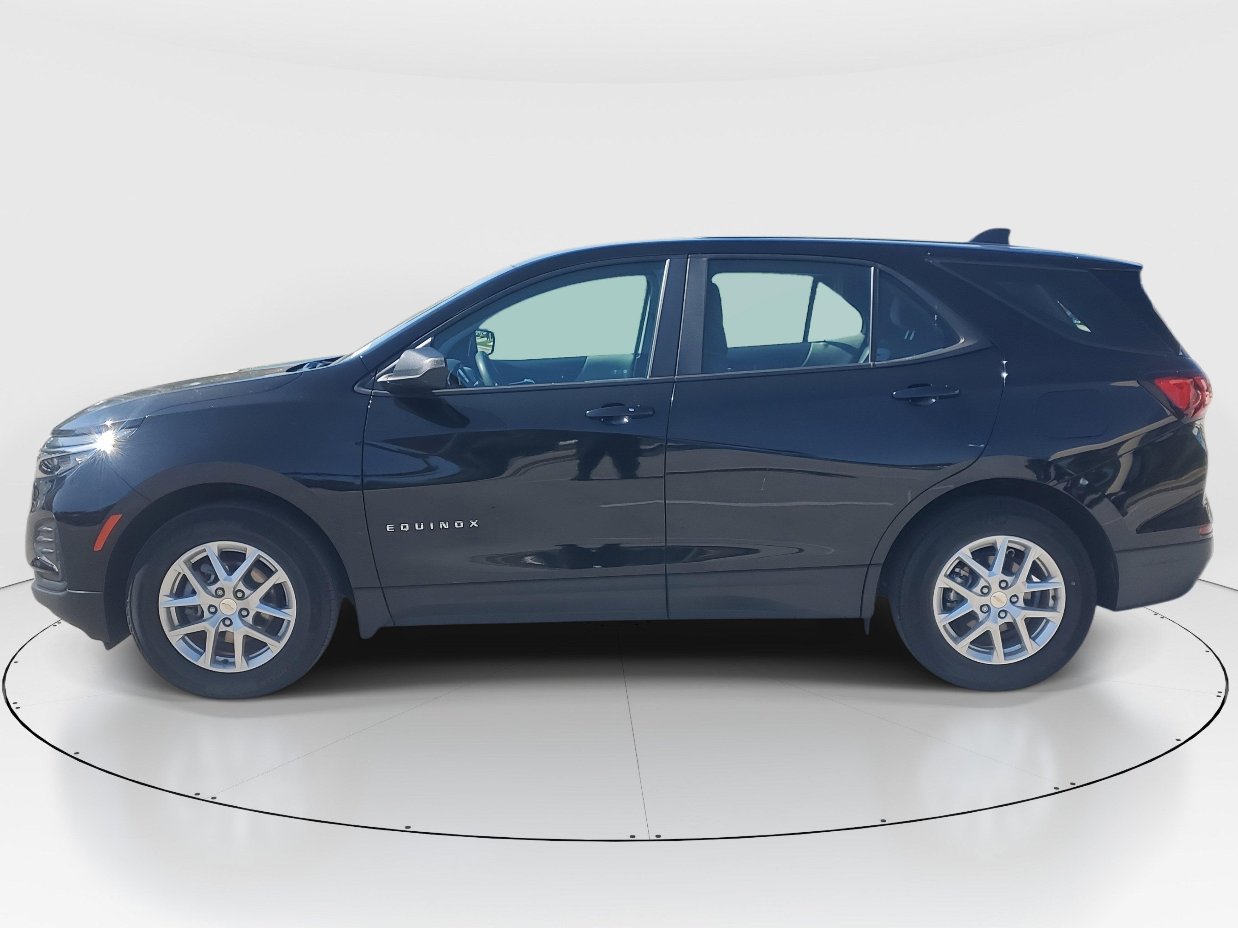 Used 2023 Chevrolet Equinox LS image 6