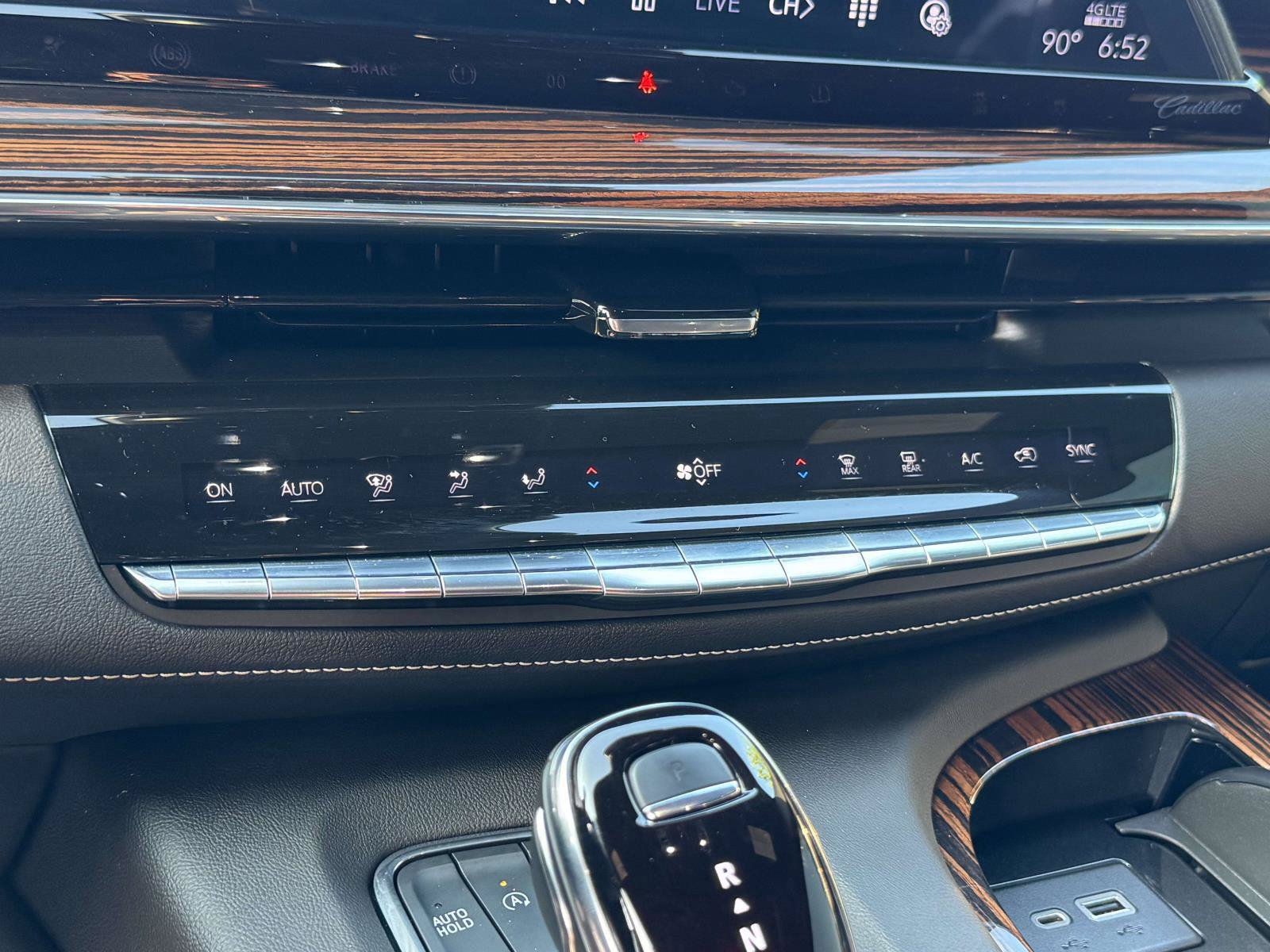 Used 2022 Cadillac Escalade ESV Premium Luxury AWD/4WD image 18