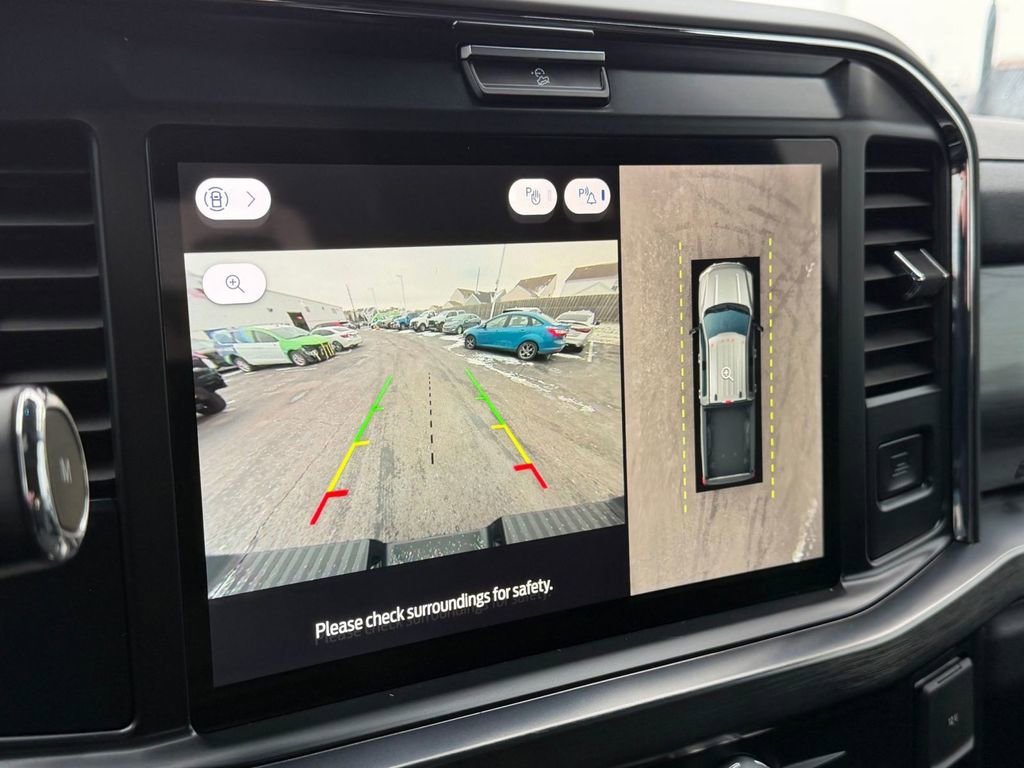 Used 2025 Ford F250 Lariat w/ Chrome Package image 3