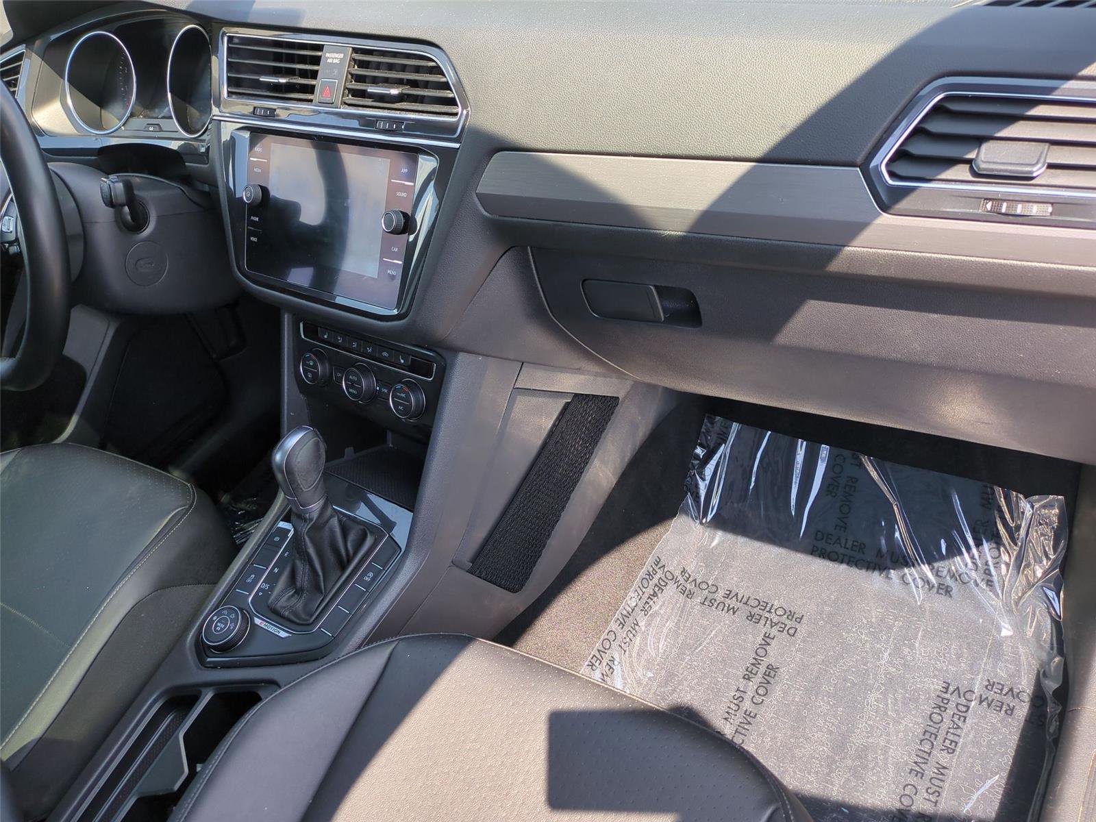 Used 2018 Volkswagen Tiguan SE w/ Panoramic Sunroof Package AWD/4WD image 19