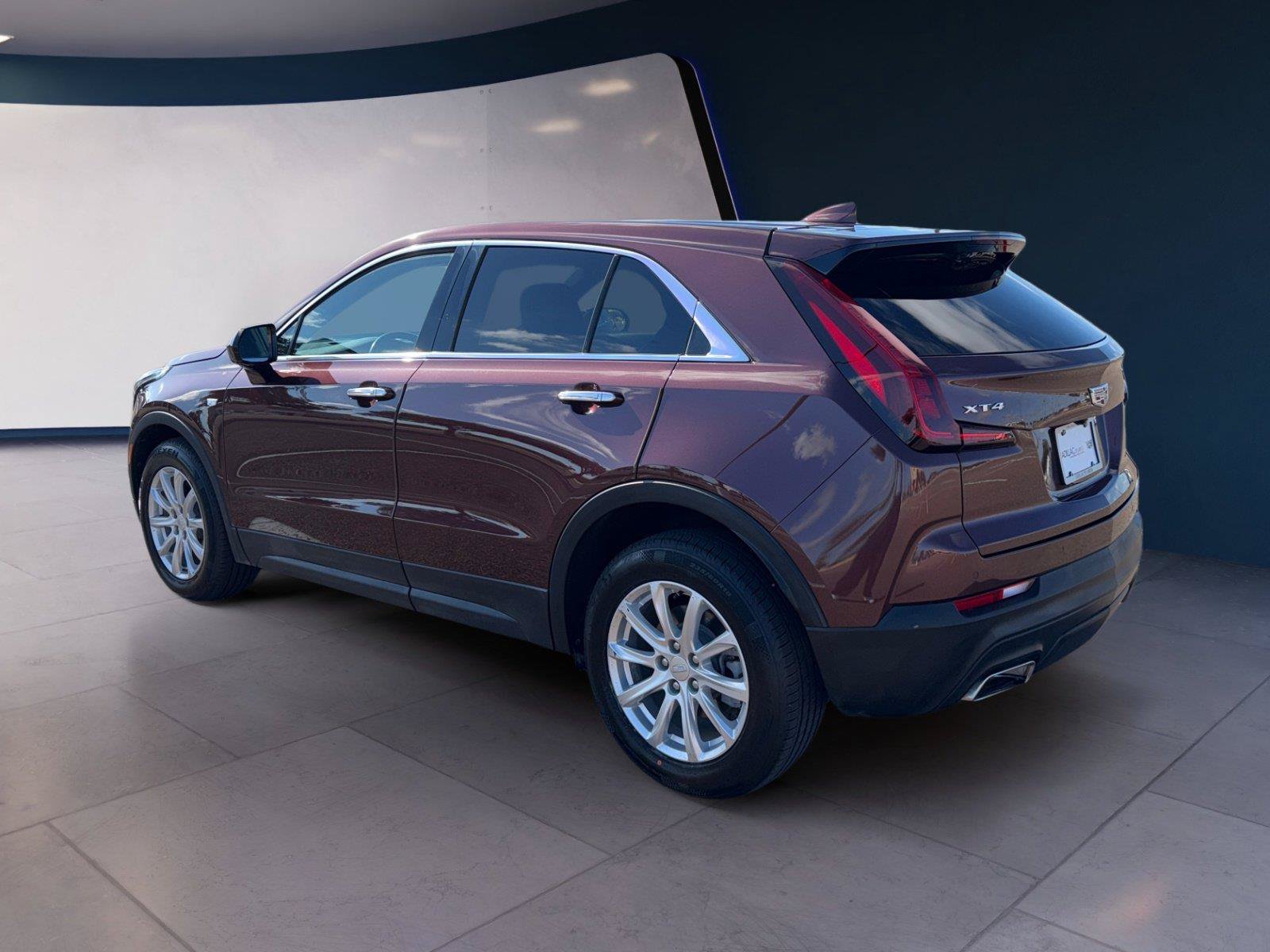 Certified 2023 Cadillac XT4 Luxury w/ Cold Weather Package FWD image 3