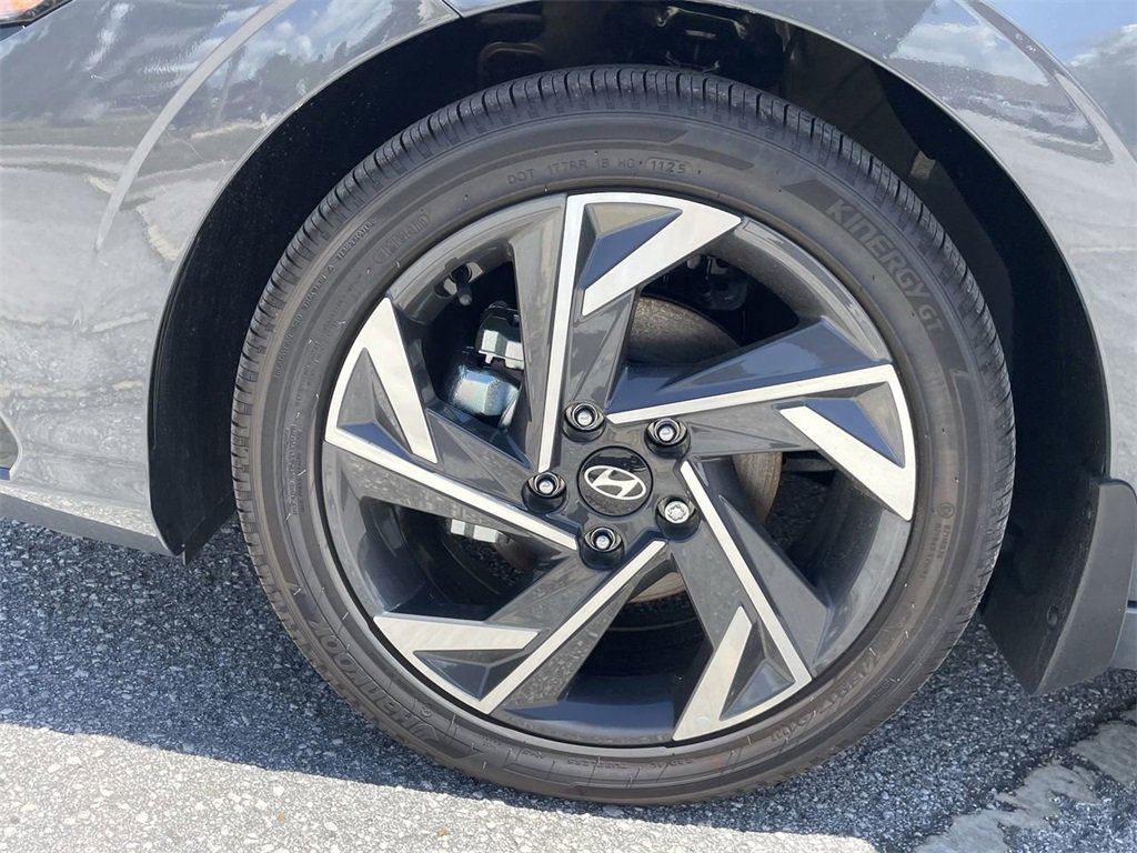 New 2025 Hyundai Elantra Limited image 34
