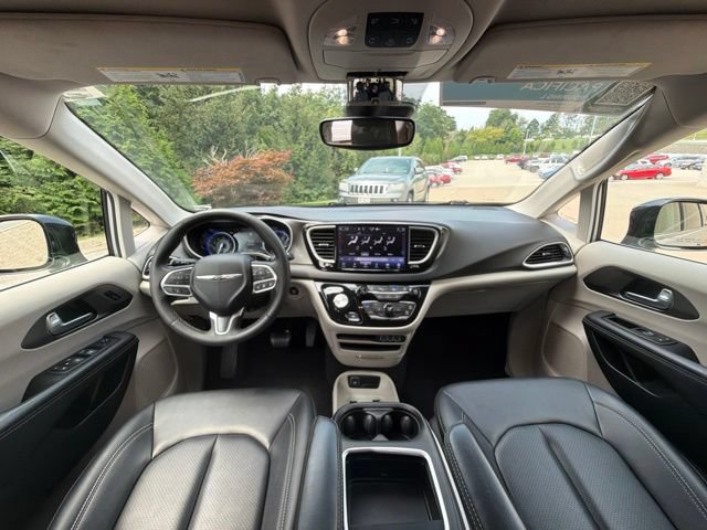 Used 2024 Chrysler Pacifica Touring-L FWD image 18