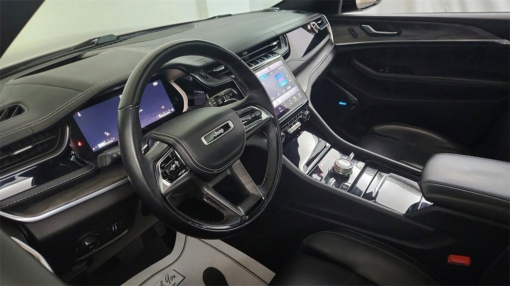Used 2022 Jeep Grand Cherokee Overland w/ Adv Protech Group III image 18