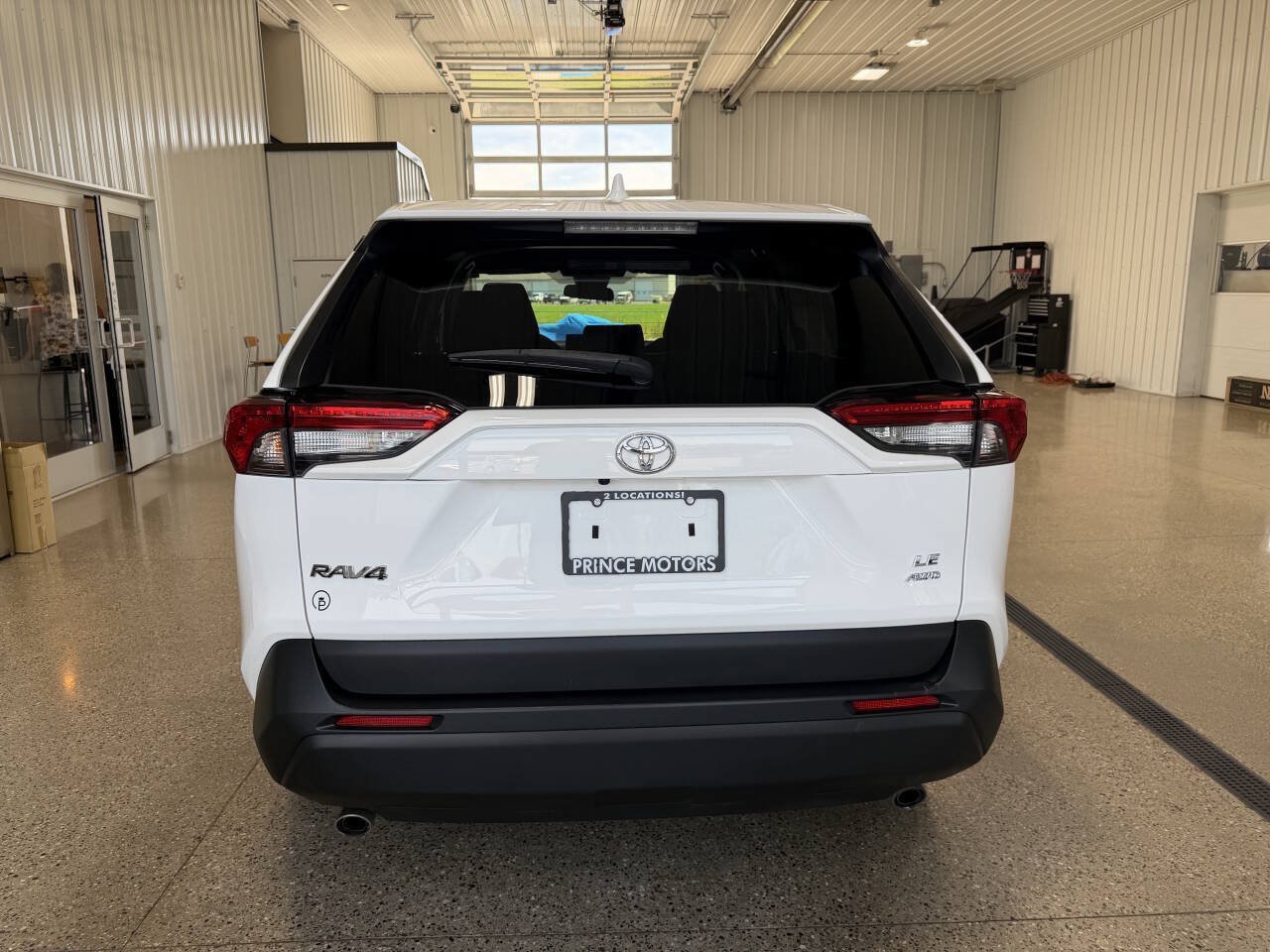 Used 2022 Toyota RAV4 LE w/ Carpet Mat Package (TMS) AWD/4WD image 4