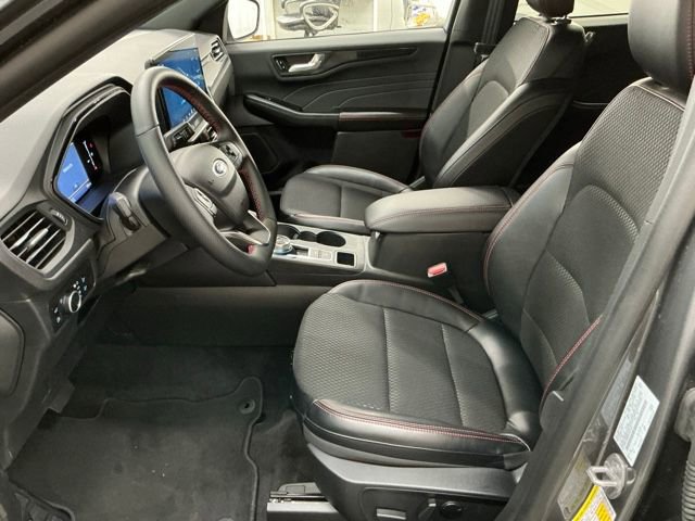 Used 2025 Ford Escape ST-Line w/ Equipment Group 301A image 13