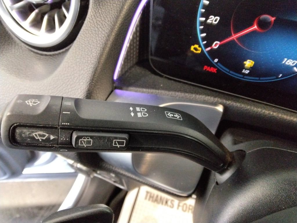 Used 2022 Mercedes-Benz GLB 250 w/ Premium Package Lite image 15