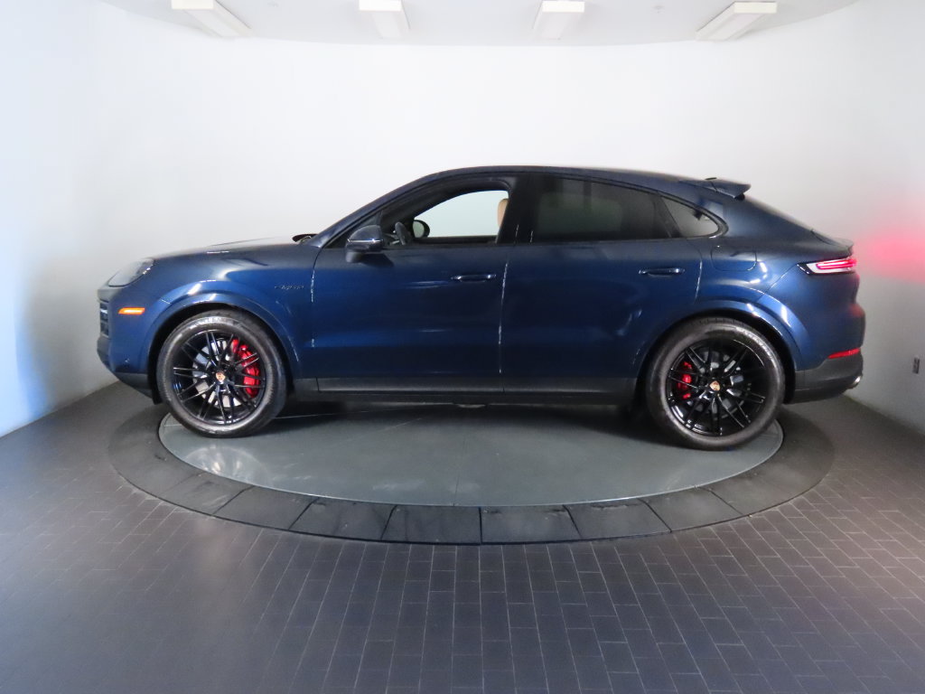 Certified 2025 Porsche Cayenne S AWD/4WD image 2