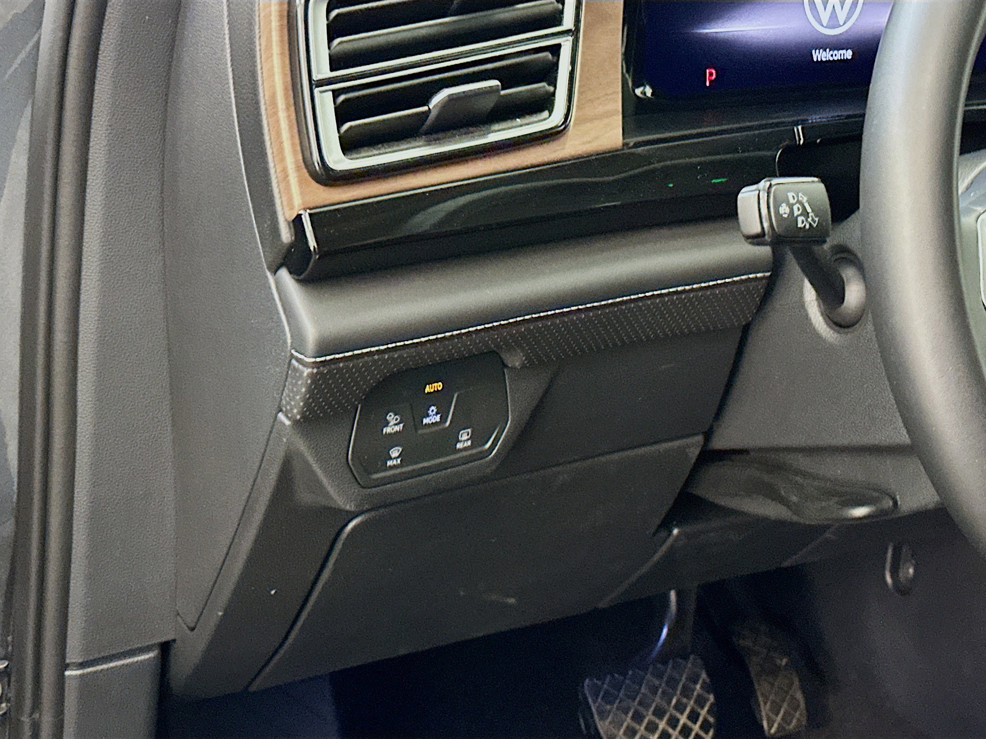 Used 2025 Volkswagen Atlas SE image 17