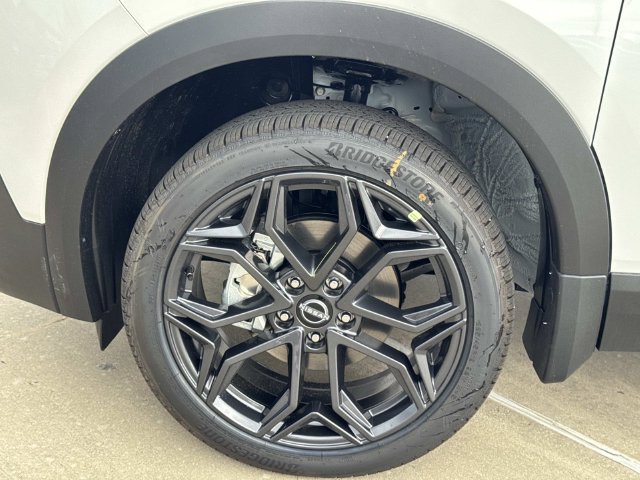 New 2027 Nissan Kicks SR FWD image 5