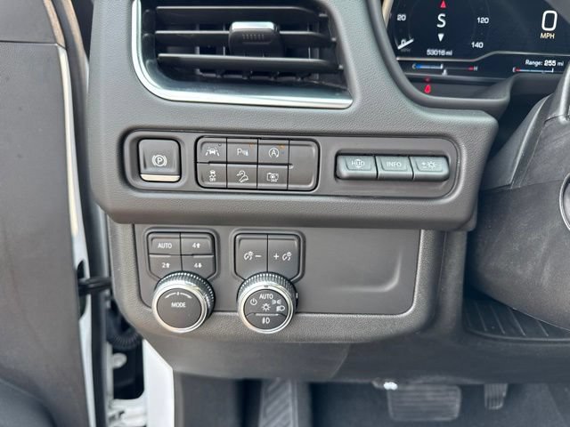Used 2024 GMC Yukon XL AT4 w/ Technology Package AWD/4WD image 17