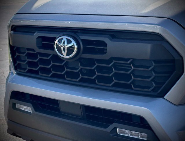 Used 2025 Toyota Tacoma TRD Off-Road AWD/4WD image 6