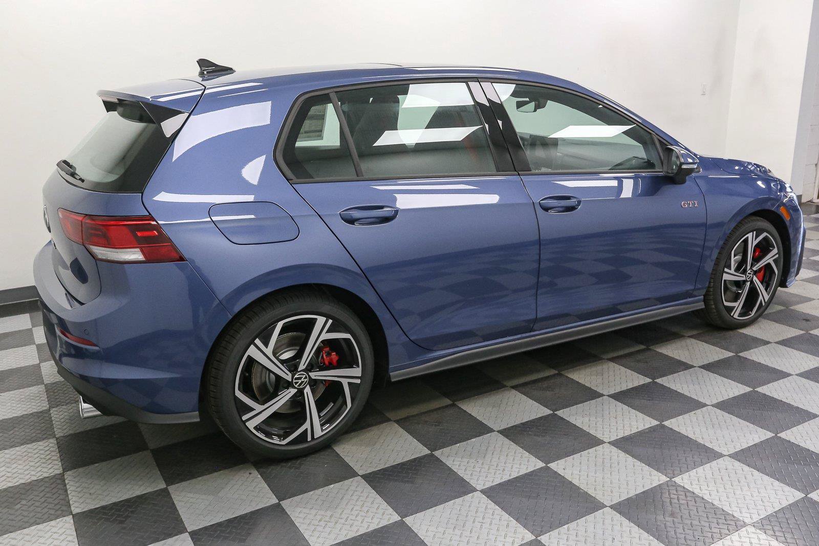 New 2026 Volkswagen GTI SE FWD image 9