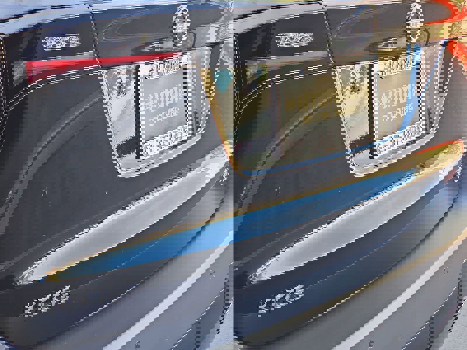 Used 2025 Nissan Kicks SR FWD image 11