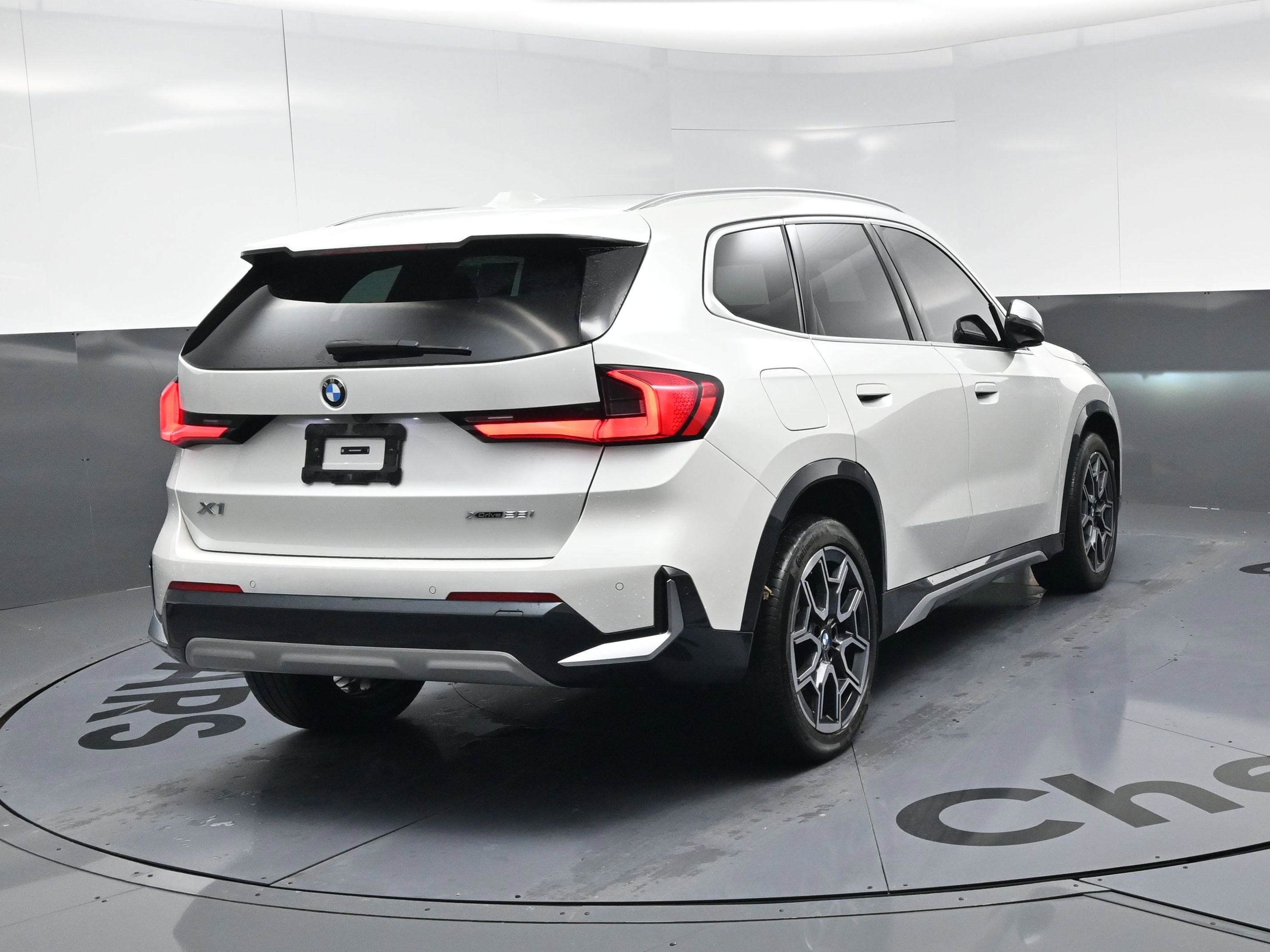 Used 2023 BMW X1 xDrive28i w/ Premium Package image 9