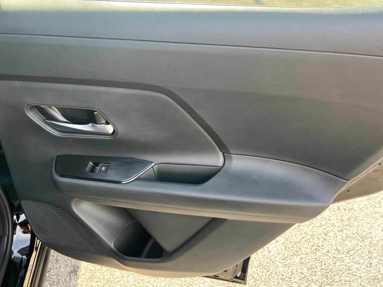 New 2026 Nissan Kicks SR w/ Cold Weather Package FWD image 16