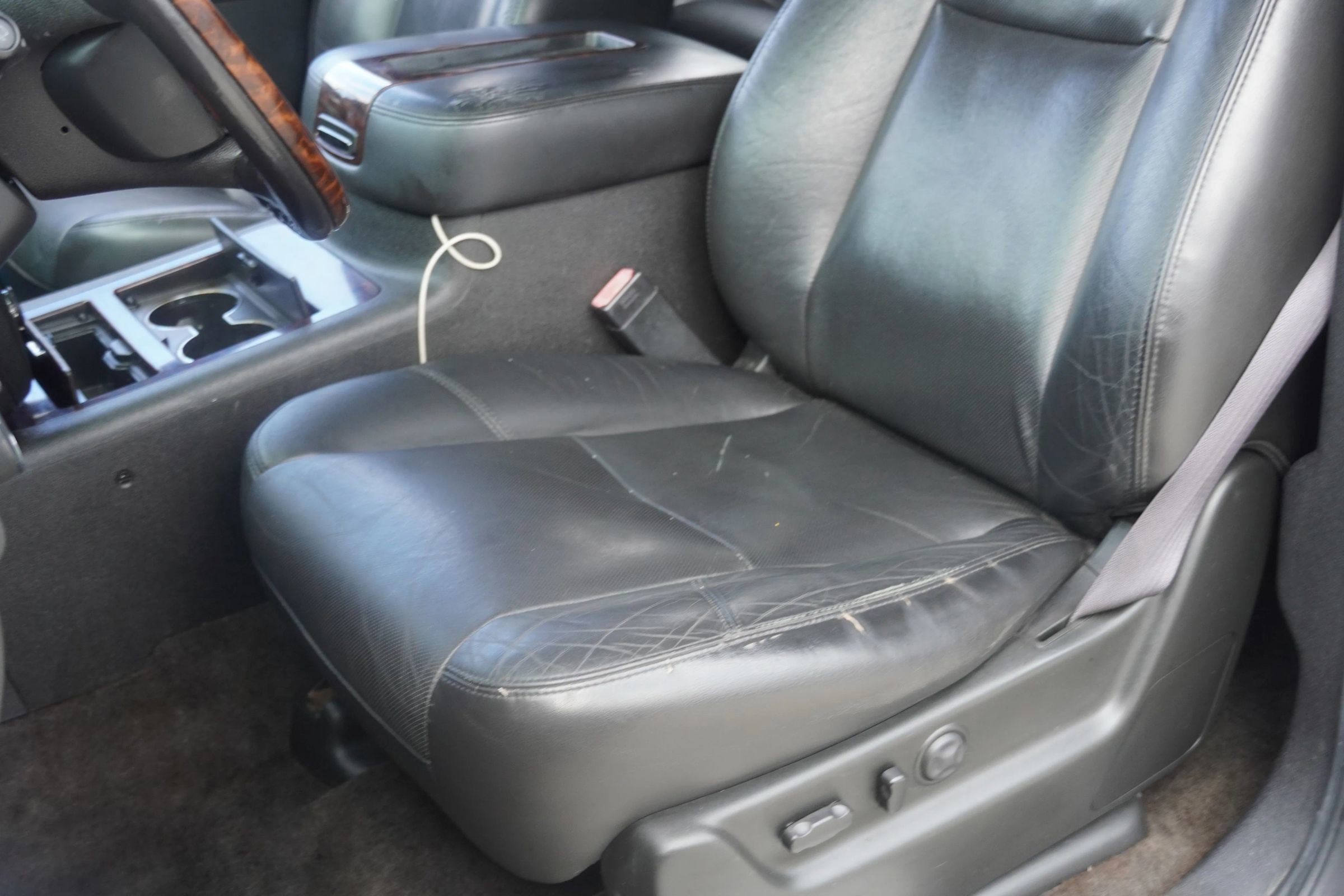 Used 2011 GMC Yukon Denali image 37